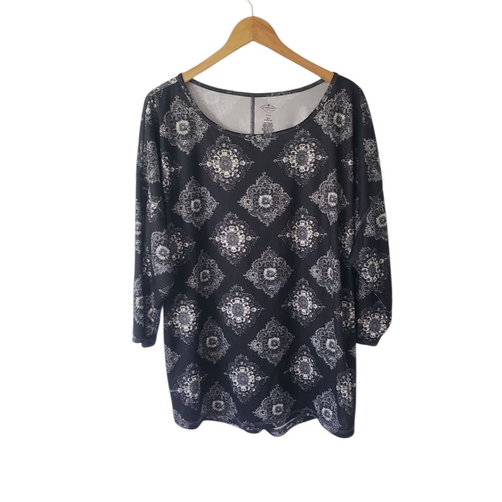 St. John's Bay Gray Graphic 3/4 Sleeve Blouse Size 3X. Pattern Shirt.